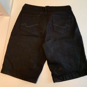 Gloria Vanderbilt Black stretch shorts